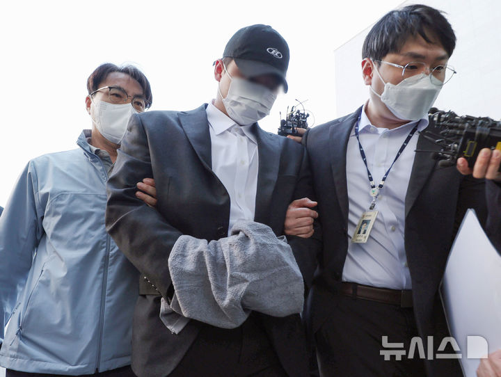鄭成浩法務部長官、キム・チャンミン監督を死に至らしめた容疑者の拘束を受け「少しでも無念が晴れるように」