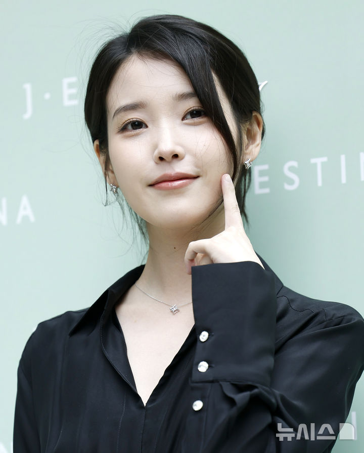【フォト】IU、髪留め一つで完成させた「女神の美しさ」