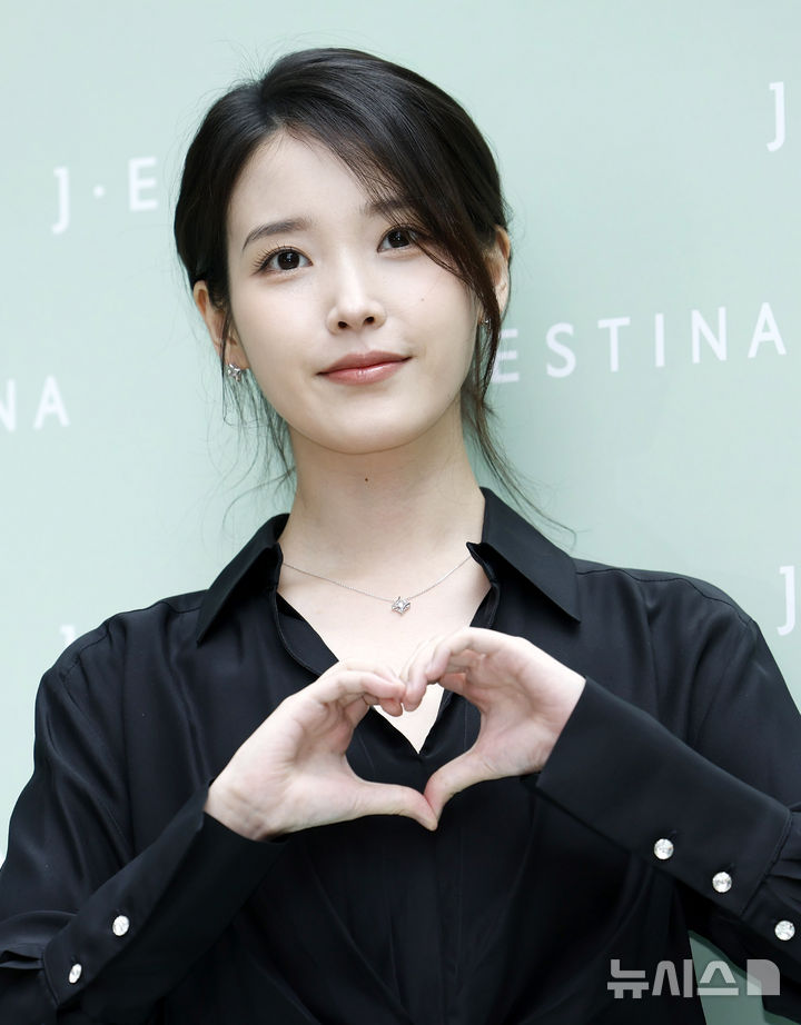 【フォト】IU、髪留め一つで完成させた「女神の美しさ」
