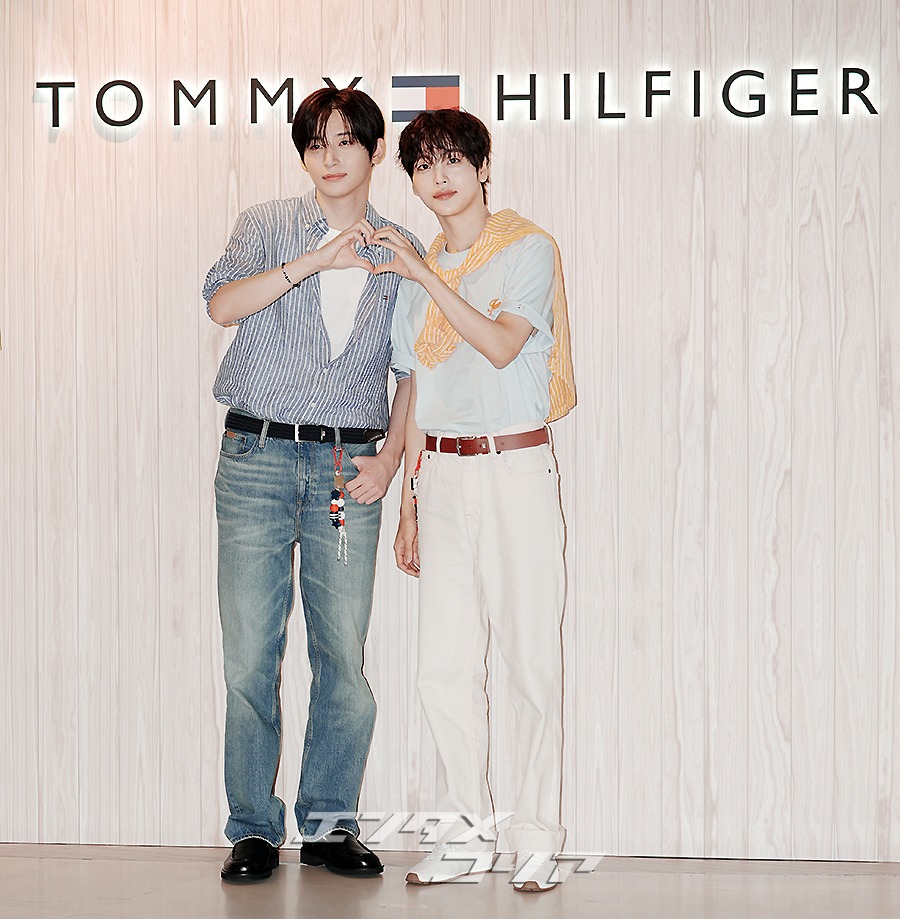 【フォト】CRAVITYヒョンジュン＆ジョンモ、クラシック・カジュアルも抜群の着こなし