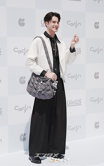 【フォト】タイの俳優MIK、「100万ドルのほほ笑み」