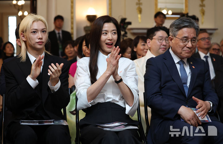 写真＝青瓦台（韓国大統領府）通信写真記者団