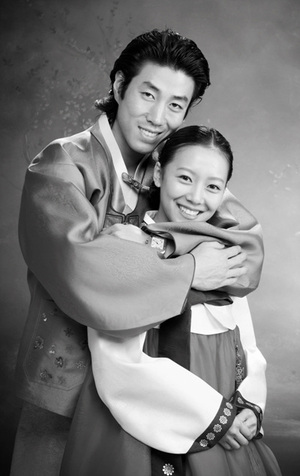 【フォト】ユン・テヨン&イム・ユジン、結婚写真公開