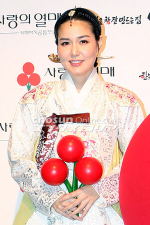 【フォト】韓服ファッションショーに登場したスターたち