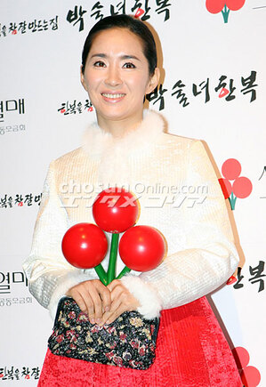 【フォト】韓服ファッションショーに登場したスターたち