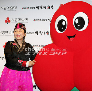 【フォト】韓服ファッションショーに登場したスターたち