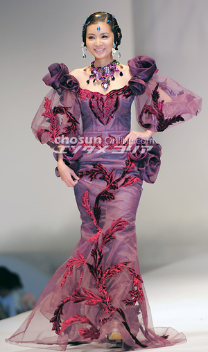 【フォト】ドレス姿がまぶしいチャン・ソヒ