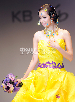 【フォト】ドレス姿がまぶしいチャン・ソヒ