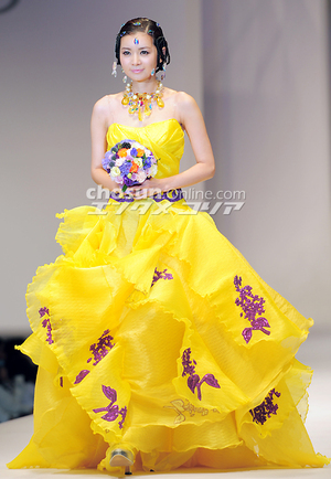 【フォト】ドレス姿がまぶしいチャン・ソヒ