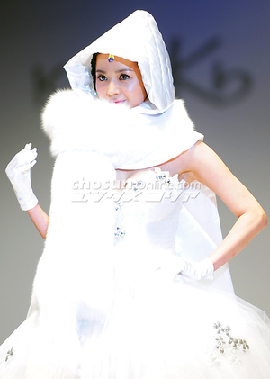 【フォト】ドレス姿がまぶしいチャン・ソヒ