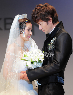 【フォト】見つめ合うペ・スビン＆チャン・ソヒ