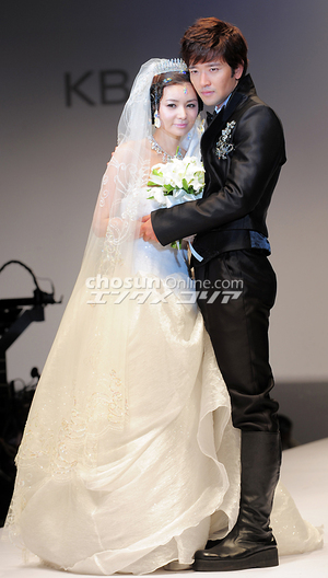 【フォト】見つめ合うペ・スビン＆チャン・ソヒ