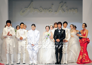 【フォト】見つめ合うペ・スビン＆チャン・ソヒ