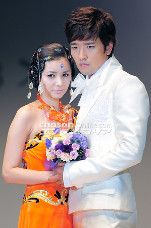 【フォト】見つめ合うペ・スビン＆チャン・ソヒ