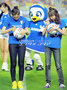 【フォト】キム・ヨナ＆クァク・ミンジョンがサッカーボールにサイン