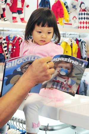 【フォト】秋山成勲＆紗蘭ちゃんがお買い物