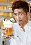 【フォト】一日店長ユン・セユン「ビール召し上がれ」