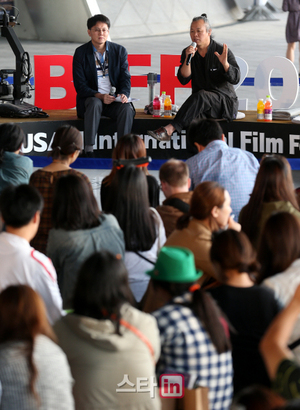 【フォト】キム・ギドク監督がトークイベントに＝釜山映画祭