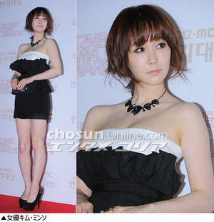 フォトコレクション：女性スターたちの肩出しコーデ