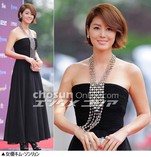 フォトコレクション：女性スターたちの肩出しコーデ