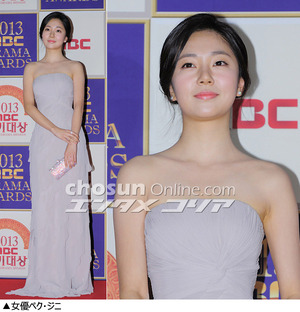 フォトコレクション：女性スターたちの肩出しコーデ