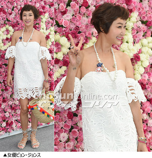 フォトコレクション：女性スターたちの肩出しコーデ