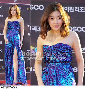 フォトコレクション：女性スターたちの肩出しコーデ