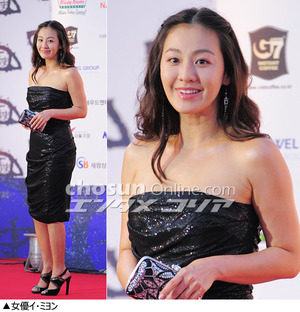 フォトコレクション：女性スターたちの肩出しコーデ