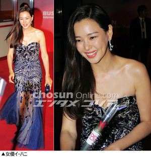 フォトコレクション：女性スターたちの肩出しコーデ