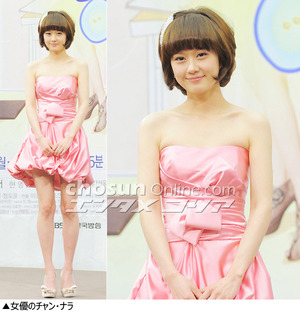 フォトコレクション：女性スターたちの肩出しコーデ