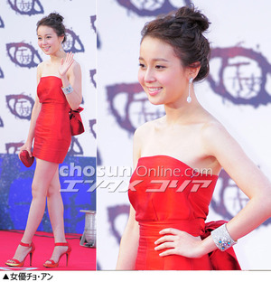 フォトコレクション：女性スターたちの肩出しコーデ