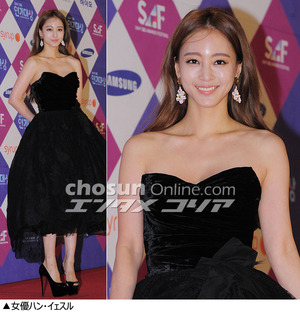 フォトコレクション：女性スターたちの肩出しコーデ