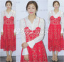 セレブファッション:キム・ヨナ、真っ赤なレースワンピを清楚に