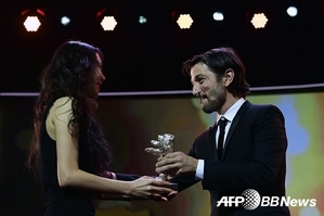 【フォト】ベルリン国際映画祭で銀熊賞手にしたキム・ミニ