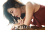 【フォト】肩のラインがセクシーなキム・ハヌル＝「HIGH CUT」