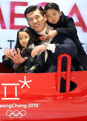 【フォト】Sean、子どもたちとオメガのイベントに出席