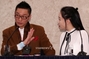 【フォト】緊急会見で発言するワン・ジンジン氏とナンシー・ラン