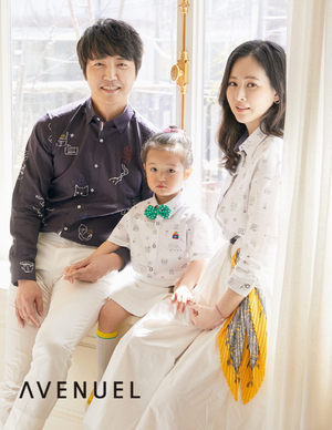 【フォト】ユン・サンヒョン一家がカタログに登場、笑顔が魅力的