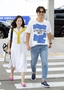 【フォト】ユン・サンヒョン＆ Maybee夫妻　手つなぎで海外へ