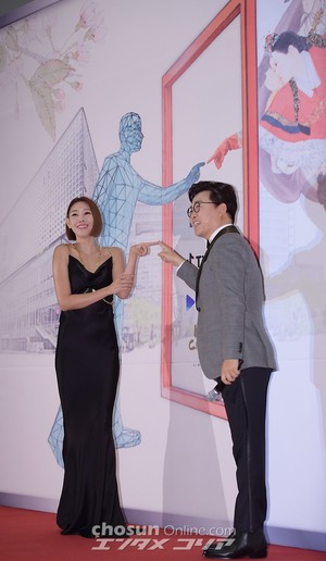【フォト】ハン・ヘジン　大胆ドレスで「背中ぱっくり」＝「2019 MBC演技大賞」