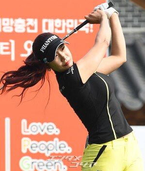 【フォト】「ゴルフの女神」ユ・ヒョンジュの美しいスイング