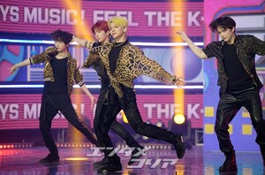 【フォト】TOMORROW X TOGETHERの強烈なステージ＝『SHOW CHAMPION』