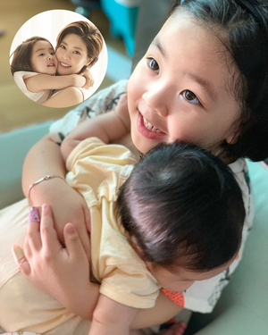 澄んだ瞳で妹を抱きしめる…イ・ユンジの娘ラニちゃん