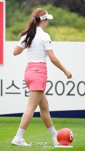 【フォト】アン・ソヒョン、ピンクのスカート姿でラブリー＆パワフルに