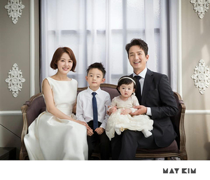 チョン・ジュノ&イ・ハジョン一家 幸せ家族写真…「ユダムが満1歳に」