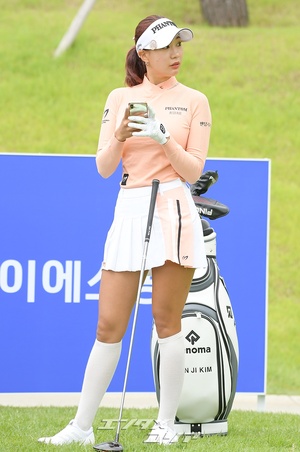 【フォト】「美女ゴルファー」ユ・ヒョンジュ「きょうはピンクの女神」