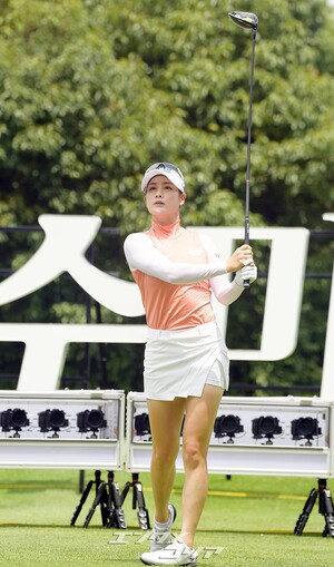 【フォト】「ゴルフ界の女神」パク・キョルの美しいスイング