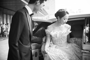 天上智喜サンデーが結婚式の写真公開、司会ユンホも注目の的