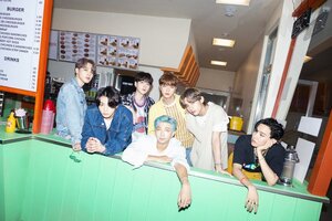 BTS 米オーディション番組で新曲披露