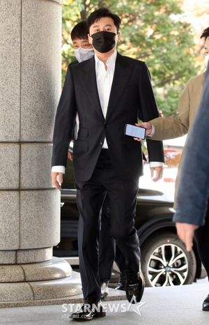 【フォト】ヤン・ヒョンソク元代表、遠征賭博の第2回公判に出席